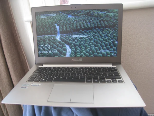 Asus UX32A i7 3517u 1.9GHz 4GB 250GB SSD Win 10 (No Charger) Ref PV3