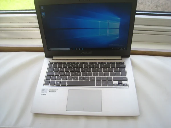 Asus UX32A i7 3517u 1.9GHz 4GB 250GB SSD Win 10 (No Charger) Ref PV3